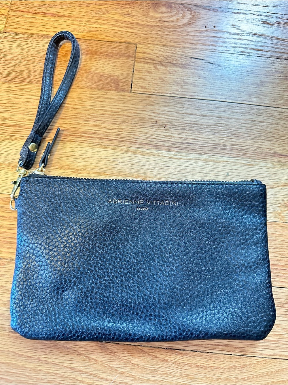 Adrienne Vittadini Black Charging Wristlet Clutch Power Bank Tech Bag